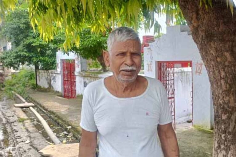 अनदेखी के चलते देरी गाँव मे जगह जगह  पसरी गंदगी
