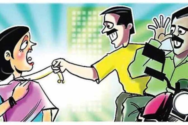 बाइक सवार दो युवकों ने स्कूटर से जा रही महिला के गले से झपटी चेन