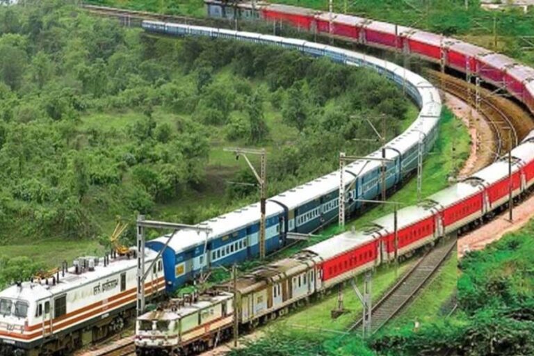 यात्रियों के लिए खुशखबरी!  इंदौर& कोटा के बीच चलेगी स्पेशल ट्रेन, खुशी से झूमे यात्री