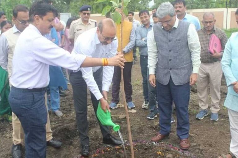 IIT INDORE देश का पहला आईआईटी जो वन वाटिका बनाएगा, 1.98 करोड़ रुपए अनुदान मिला