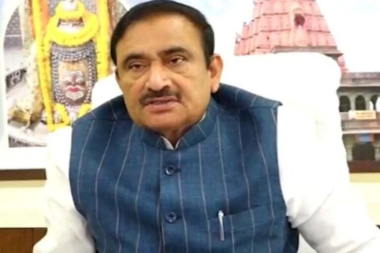 पूर्व मंत्री भूपेंद्र सिंह ने नरोदा ग्राम में बाढ़ से हुए नुकसान का जायजा लिया