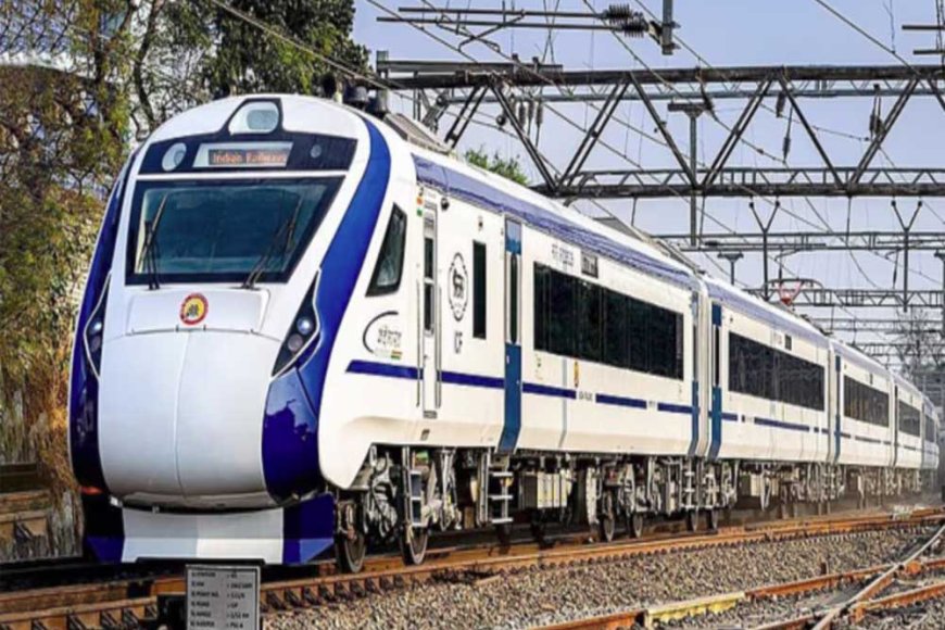 लंबे वक्त के इंतजार के बाद आखिर वह घड़ी आ ही गई जब एर्नाकुलम और बेंगलुरु के बीच वंदे भारत एक्सप्रेस चलाई जा रही है