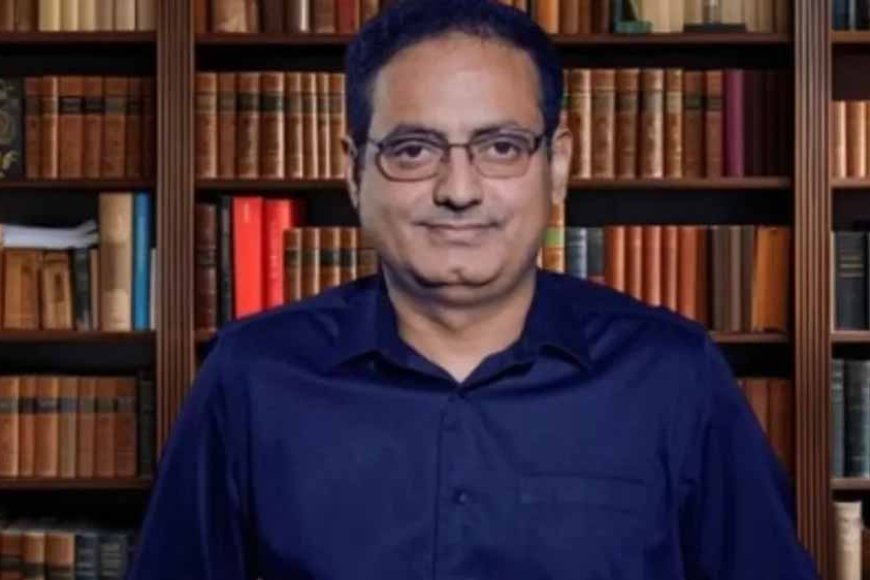 दिल्ली में कोचिंग हादसे पर घिरे विकास दिव्यकीर्ति ने पीड़ित स्टूडेंट्स की मदद के लिए दो बड़े ऐलान किए