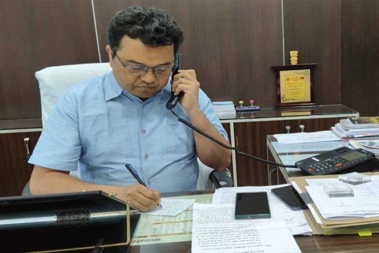 लोगो ने दूरभाष के माध्यम से कलेक्टर को बताई समस्याएं