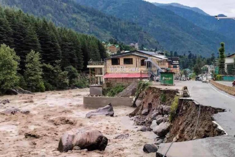 केदारनाथ में बारिश के कारण मार्ग क्षतिग्रस्त हुए, रेस्क्यू ऑपरेशन जारी