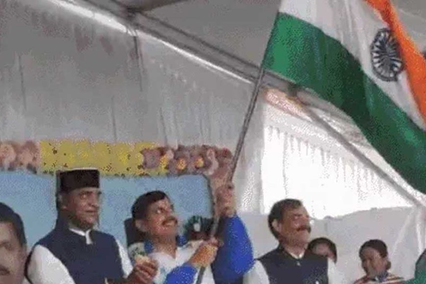 मुख्यमंत्री डॉ. मोहन यादव ने लहराया तिरंगा, विवेक सागर और ऐश्वर्य प्रताप सिंह का किया सम्मान, तिरंगा यात्रा का बच्चों ने किया स्वागत