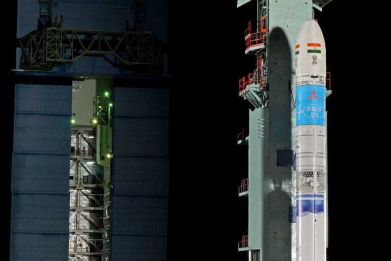 ISRO ने कर एक ओर कर दिखाया कमाल, लॉन्च किया SSLV मिशन का अंतिम रॉकेट