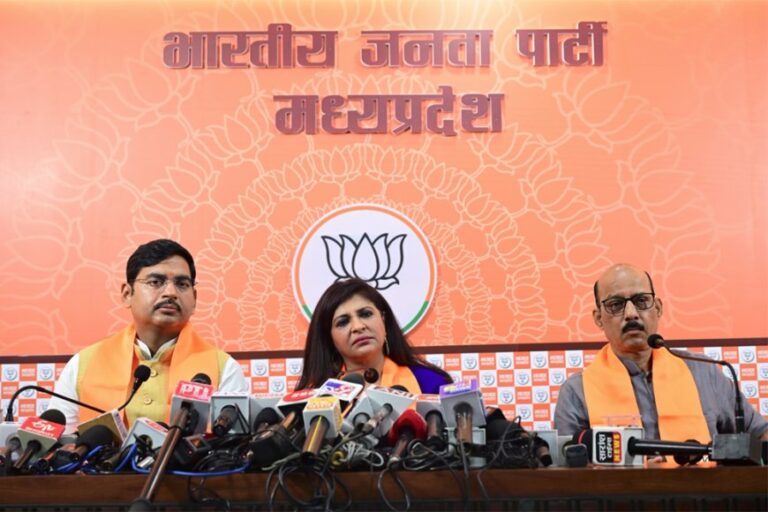 भाजपा की राष्ट्रीय प्रवक्ता श्रीमती शाज़िया इल्मी ने भाजपा प्रदेश कार्यालय में पत्रकार&वार्ता को संबोधित किया