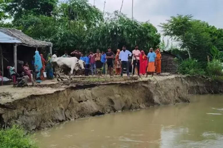 बिहार के खगड़िया जिले में कोसी, बागमती, गंगा और बूढ़ी गंडक उफान पर, एक बच्चे की मौत