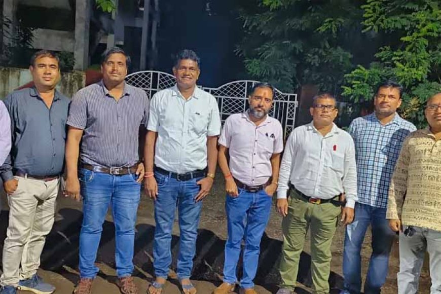 जिला शिक्षा अधिकारी रायपुर ने रखी बैठक, छत्तीसगढ़ टीचर्स एसोसिएशन शामिल हुआ, संघ ने प्रधान पाठक पद पर शीघ्र पदोन्नति करने की मांग की
