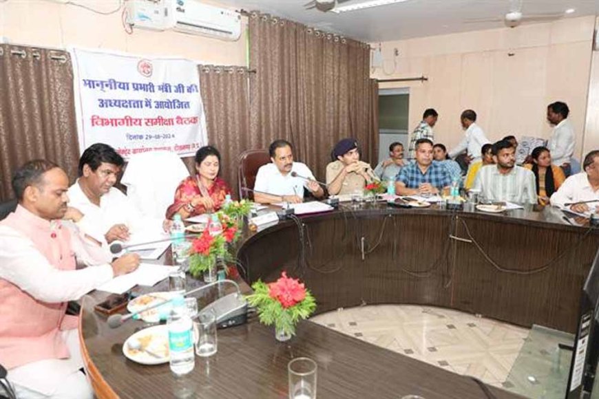 अधिकारी बेहतर कार्य कर टीकमगढ़ को आदर्श जिला बनाएं: प्रभारी मंत्री श्रीमती गौर