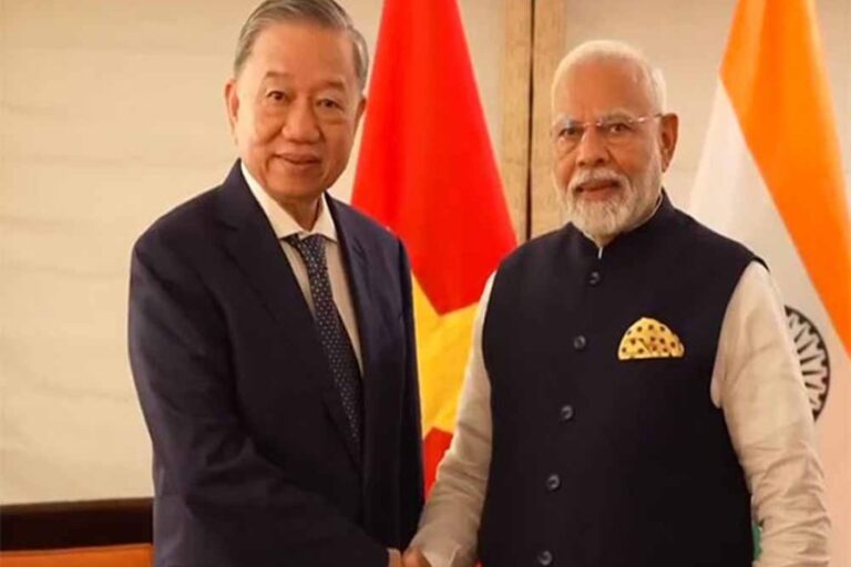 प्रधानमंत्री नरेंद्र मोदी ने यूनान के प्रधानमंत्री मित्सोताकिस के साथ फोन पर बातचीत की