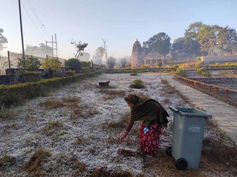 उत्तर भारत की बर्फीली हवाओं का असर, अमरकंटक में मैदान में  इंदौर में ठंड का दौर जारी