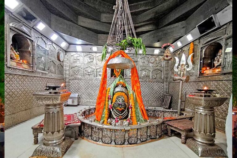 नए साल पर महाकाल मंदिर में श्रद्धालुओं को सुगम दर्शन कराने की योजना पर बनेगा निर्णय