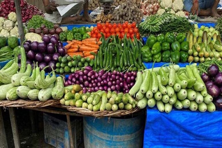 इकोनॉमी के लिए डबल गुड न्यूज, नवंबर में देश की जनता को राहत मिली है और महंगाई घटी