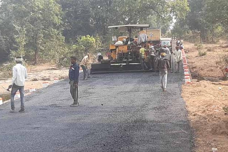 औढेरा से मालाचुआ शाहपुर प्रधानमंत्री सड़क चढ रही भ्रष्टाचार की भेंट