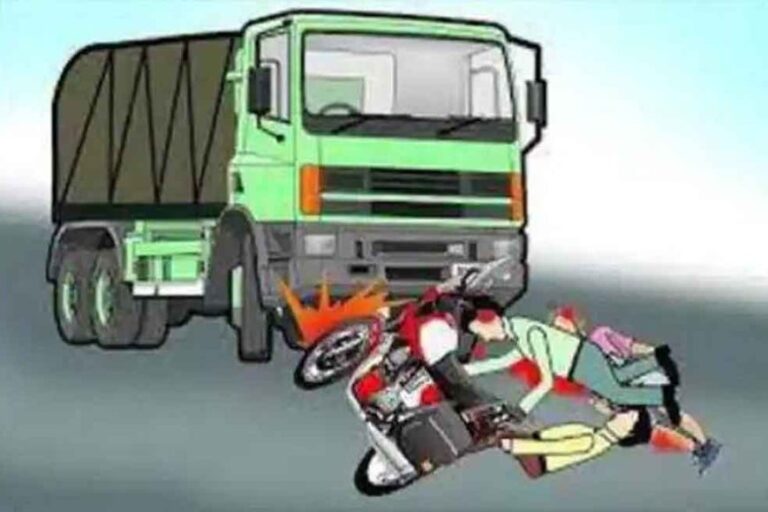छत्तीसगढ़&जगदलपुर में तेज रफ्तार ट्रक की टक्कर से बाइक सवार की मौत और दूसरा घायल