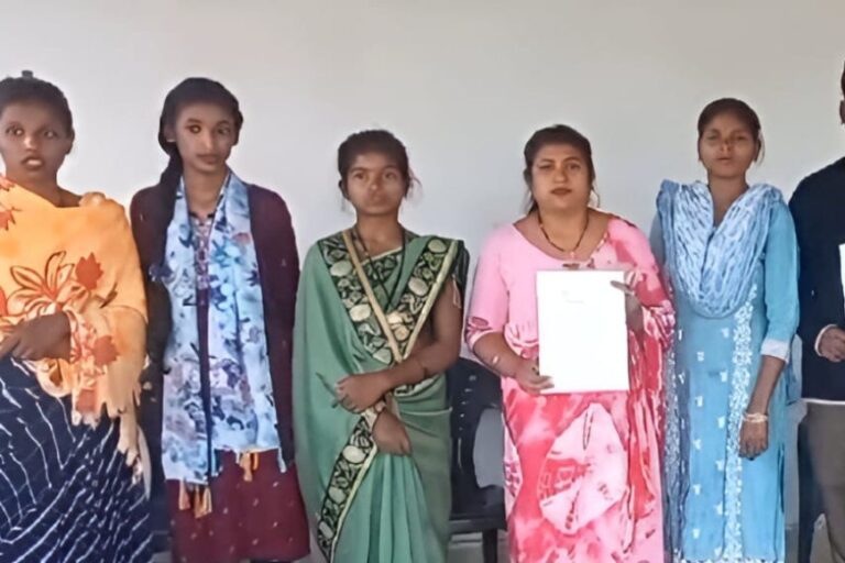 मुनाफे के लालच में फंसे लोग: सैनलुकर कंपनी ने हजारों को ठगी का शिकार बनाया, अब एसपी से कार्रवाई की कर रहे मांग