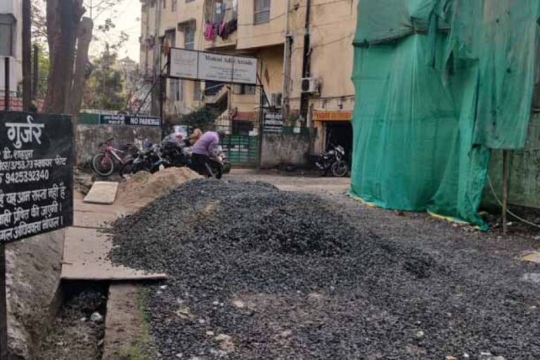 सहगल बोले– अफसर यदि समय रहते अतिक्रमण हटवा देते तो, निजी प्लॉट पर नहीं बनती सड़क