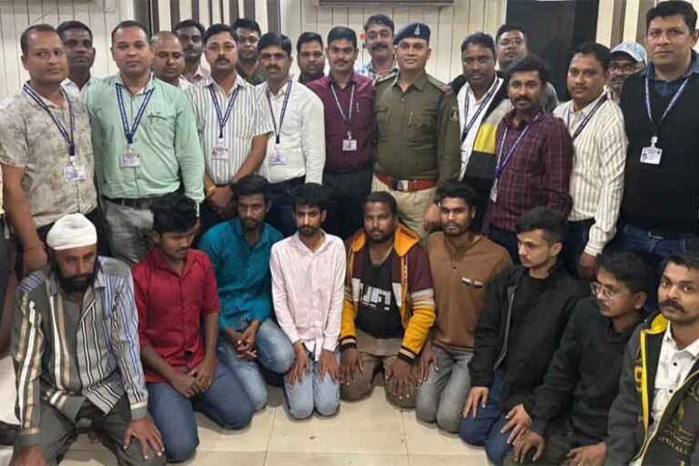 छत्तीसगढ़&रायपुर में 50 से अधिक चाकूबाजों&हिस्ट्रीशीटर्स की लगी क्लास