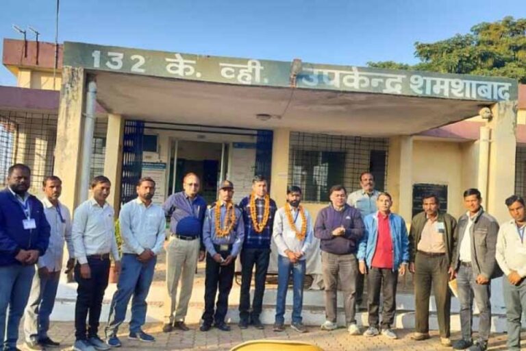 चालू पावर ट्रांसफार्मर से कॉपर स्ट्रिप चोरी किये जाने के प्रयास को आउटसोर्स कर्मियों ने किया नाकाम