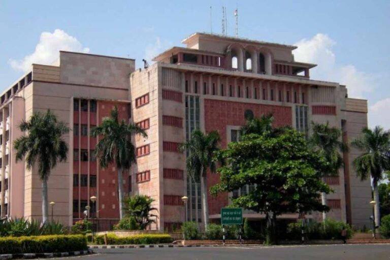मंत्रालय स्थित वल्लभ भाई पटेल पार्क में राष्ट्रगीत वन्देमातरम एवं राष्ट्रगान जन गण मन का गायन 2 जनवरी को