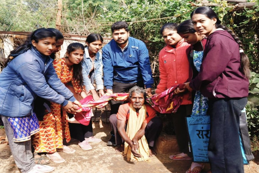 बढ़ती ठंड में युवाओं ने 50 जरूरतमंद बुजुर्ग व वृद्ध महिलाओं को बांटे कंबल रिपोर्टर श्याम गुप्ता बिरसिंहपुर पाली से