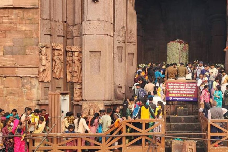 एमपी के लोगों ने धार्मिक स्थलों में जाकर नववर्ष का स्वागत किया, 100000 ओंकारेश्वर और 50 हजार से ज्यादा भोजपुर पहुँचे