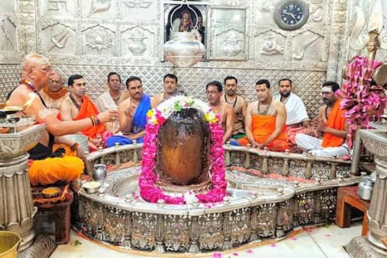 भांग और सिंदूर लगाकर बालाजी स्वरूप मे सजे उज्जैन महाकाल, करें आज का दिव्य दर्शन