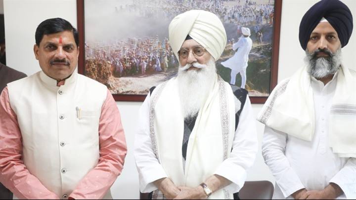 मुख्यमंत्री डॉ. यादव इंदौर में राधा स्वामी डेरे पहुँचे