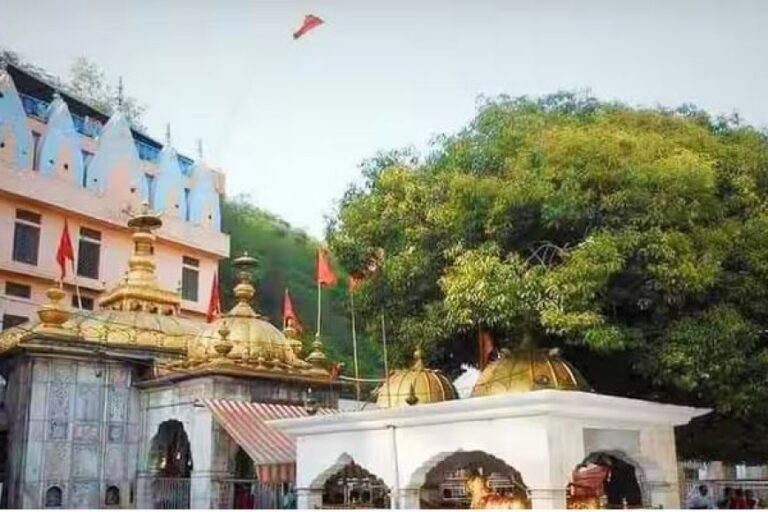 चमत्कार से कम नहीं है राजस्थान के इस मंदिर का जलकुंड, हजारों गैलन पानी निकालने के बाद भी नहीं होता कम