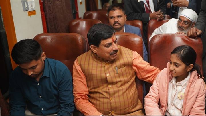 जनसेवक - जन के बीच