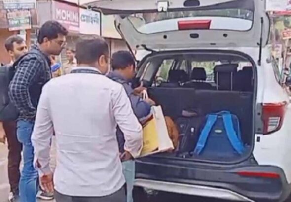 जब सीबीआई की टीम ने किडनी तस्करी के गंभीर आरोपों के तहत मशहूर डॉक्टर के घर छापा, नकदी-हीरे और सोना जब्त