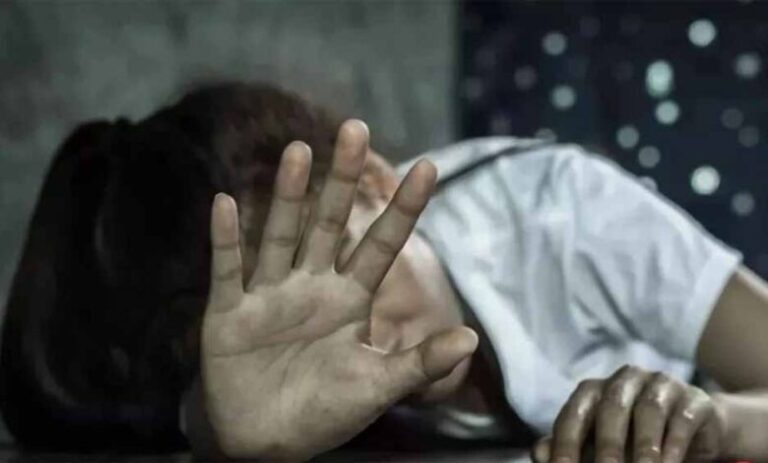 श्रीमहाकालेश्वर दर्शन के लिए राजनांदगांव से आई एक युवती के साथ मुस्लिम मैजिक चालक ने किया दुष्कर्म का प्रयास