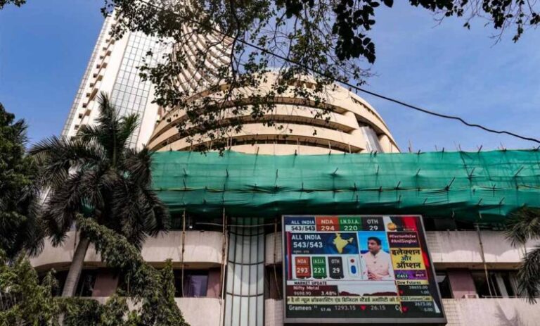 भारत-पाकिस्तान में तनातनी के बीच शेयर मार्केट में गिरावट,  सेंसेक्स 207 अंक टूटकर 80,589 पर आ गया