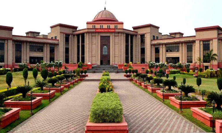 छत्तीसगढ़ में कोरोना के दौरान कैदियों को पैरोल पर छोड़ा थाअभी तक 70 कैदी वापस नहीं लौटे
