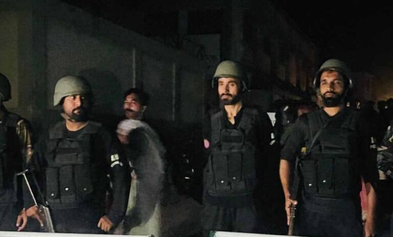 पाकिस्तान में आतंक का हेडक्वार्टर तबाह, सड़कों पर सेना और एंबुलेंस, PAK में भारत का इजरायली स्टाइल में वार!