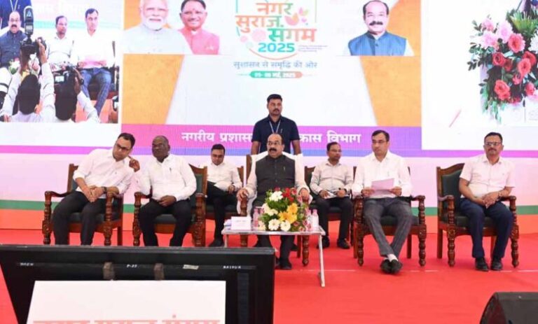 नगर सुराज संगम : उप मुख्यमंत्री अरुण साव ने नगर पालिकाओं और नगर पंचायतों के अध्यक्षों को समझाया स्वच्छ, सुंदर और सुविधापूर्ण शहर का रोडमैप