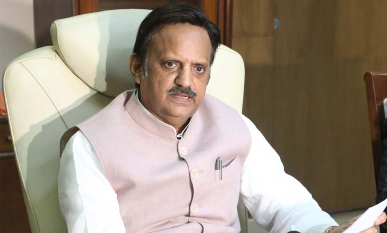 निर्माण कार्यों में लायें गति, समानांतर रूप से खरीदें आवश्यक उपकरण एवं फर्नीचर: उप मुख्यमंत्री शुक्ल