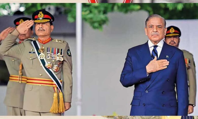 पाकिस्तान में मुनीर को हटाकर नया सैन्य तानाशाह आ जाए, आंशिक लोकतंत्र भी खत्म हो जाए !
