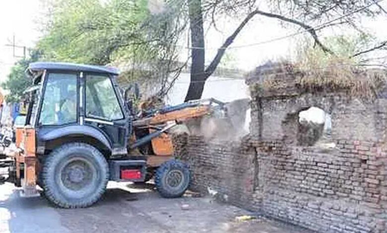 उज्जैन सिंहस्थ 2028 को लेकर शहर में विभिन्न मार्गों का चौड़ीकरण का काम जारी
