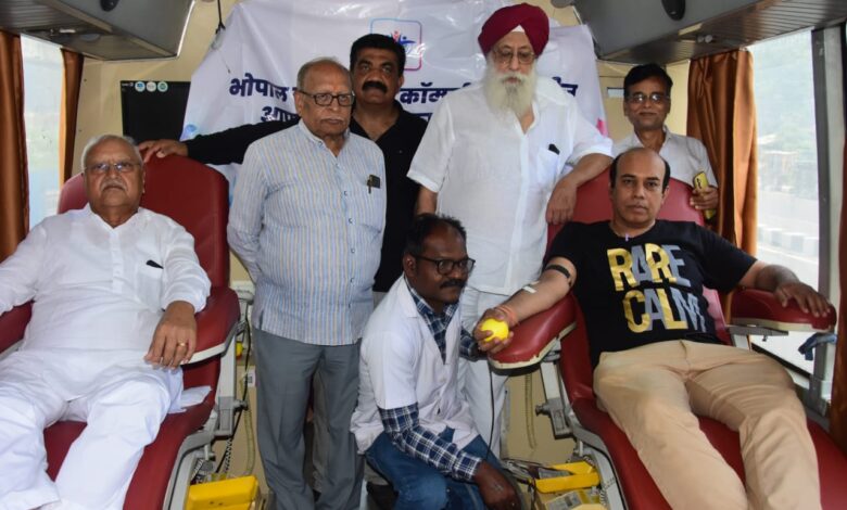 सेना के सम्मान में भोपाल चेंबर ऑफ कॉमर्स ने आयोजित किया रक्तदान शिविर, व्यापारियों ने बढ़-चढ़कर किया सहभाग