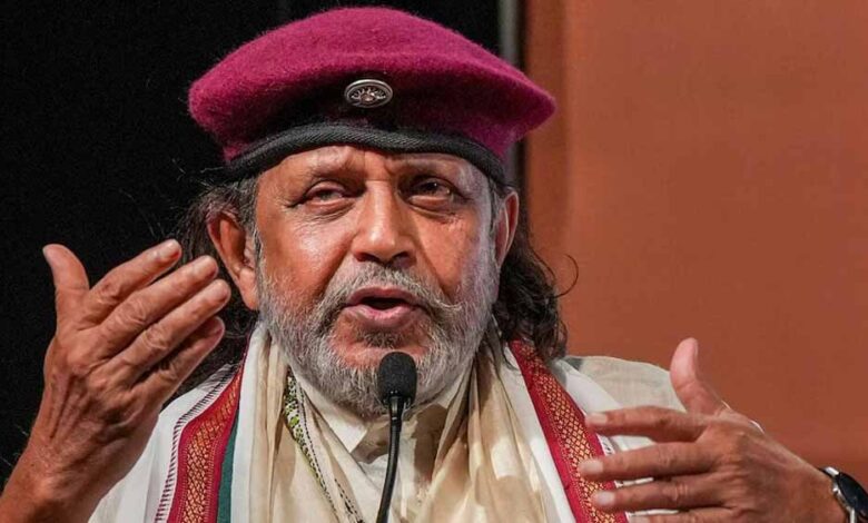 मुंबई के मड इलाके में अवैध इमारतों को हटाने के लिए बीएमसी गंभीर, दिया मिथुन चक्रवर्ती को नोटिस