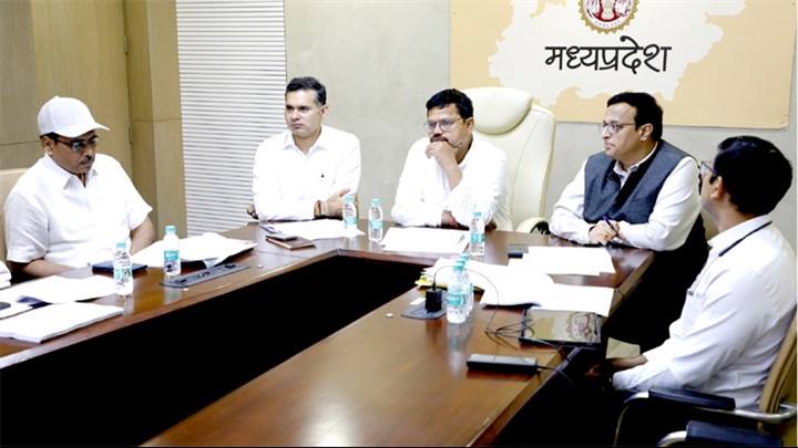 लंबित बिजली बिलों की वसूली की कार्य-योजना बनायें