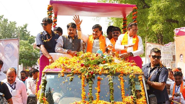 वीर सैनिकों के सम्मान में आन-बान-शान से निकली तिरंगा यात्रा