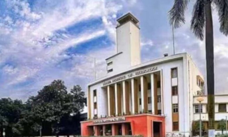 IIT खड़गपुर में फिर दर्दनाक घटना: हॉस्टल में छात्र ने लगाई फांसी, इस साल चौथी मौत IIT खड़गपुर में फिर दर्दनाक घटना: हॉस्टल में छात्र ने लगाई फांसी, इस साल चौथी मौत