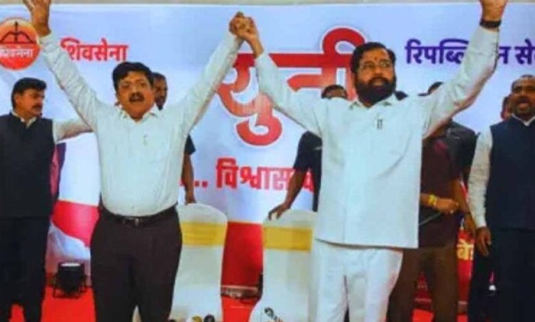 मराठी एकता पर शिंदे का दलित दांव: आंबेडकर के पोते को किया साथ मराठी एकता पर शिंदे का दलित दांव: आंबेडकर के पोते को किया साथ