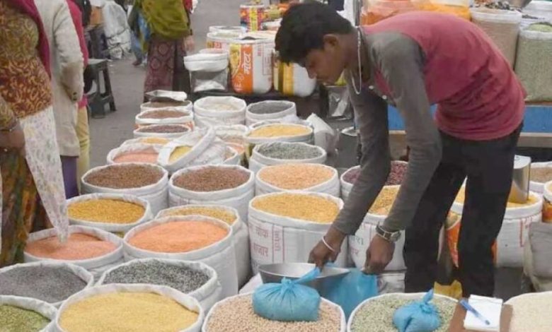 खाने के दामों ने दी राहत… 6 साल में सबसे कम महंगाई, ये चीजें हुईं सस्ती खाने के दामों ने दी राहत… 6 साल में सबसे कम महंगाई, ये चीजें हुईं सस्ती