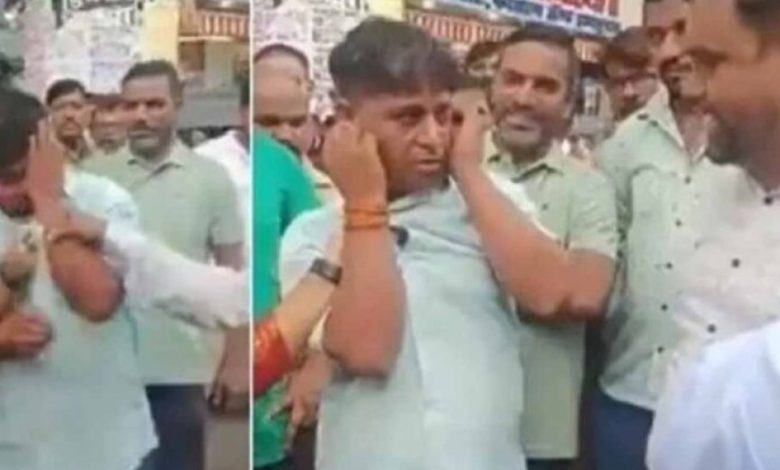 ‘हिंदी बोलने’ पर ऑटो ड्राइवर से मारपीट, उद्धव सेना के कार्यकर्ताओं पर आरोप ‘हिंदी बोलने’ पर ऑटो ड्राइवर से मारपीट, उद्धव सेना के कार्यकर्ताओं पर आरोप