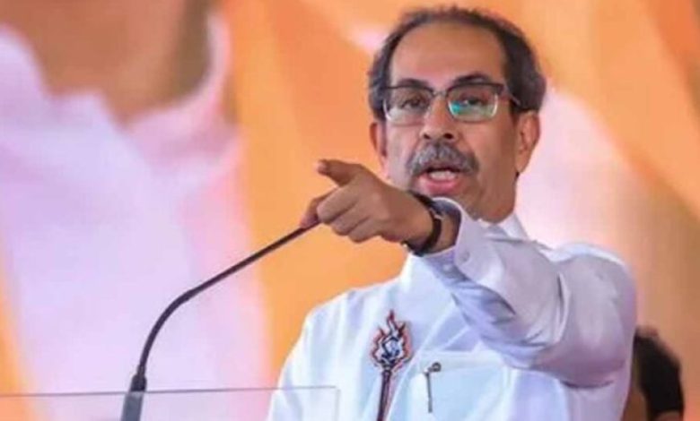 मुंबई को अलग करने वालों के टुकड़े करेंगे: भाषा विवाद पर गरजे उद्धव ठाकरे